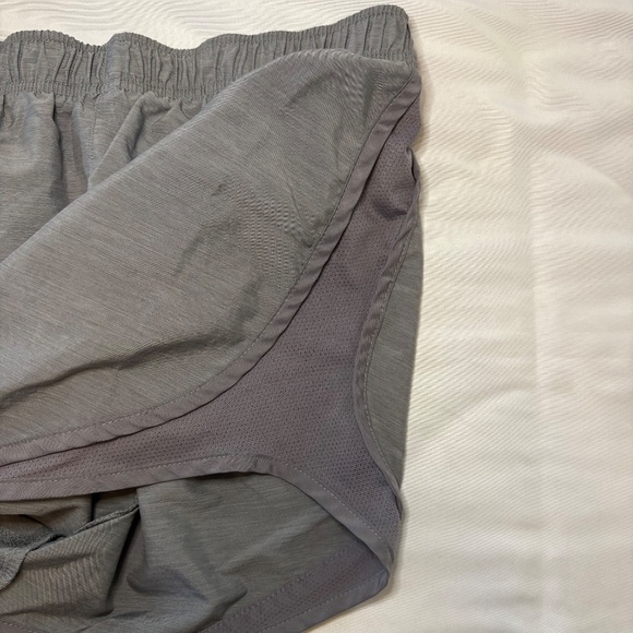Nike Dri-Fit Gray Running‎ Shorts Size Medium - Picture 6 of 8